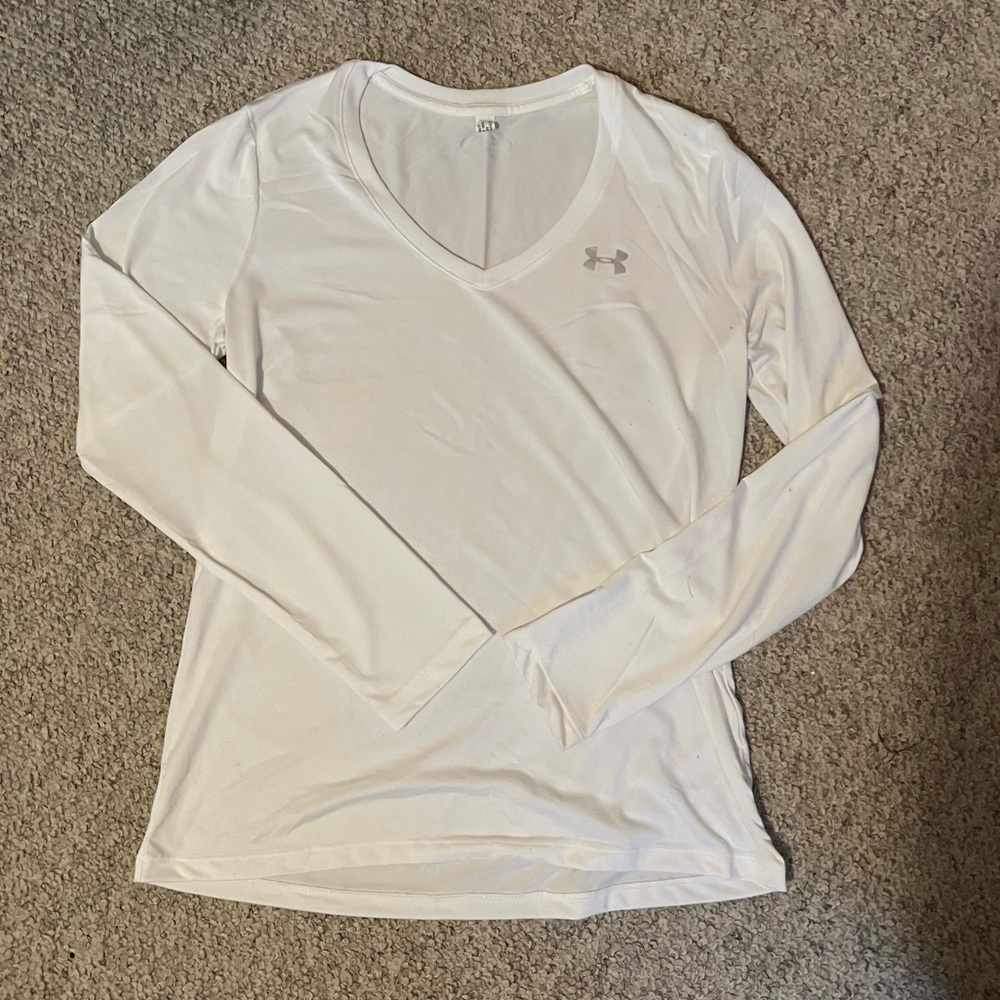 Under armor semi fitted long sleeve top